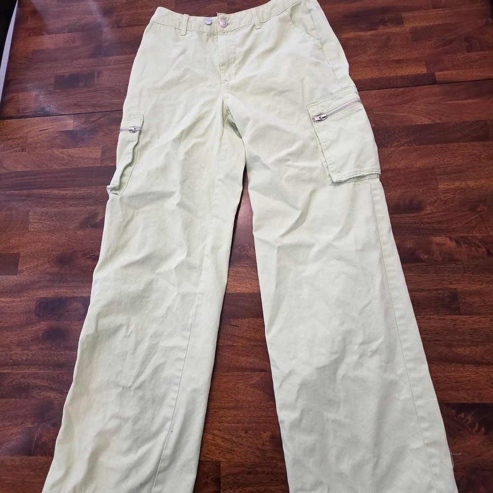 Forever 21 medium cargo pants light lemon color zipper pockets